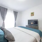 Leonardo Apartment