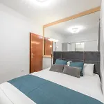 Leonardo Apartment